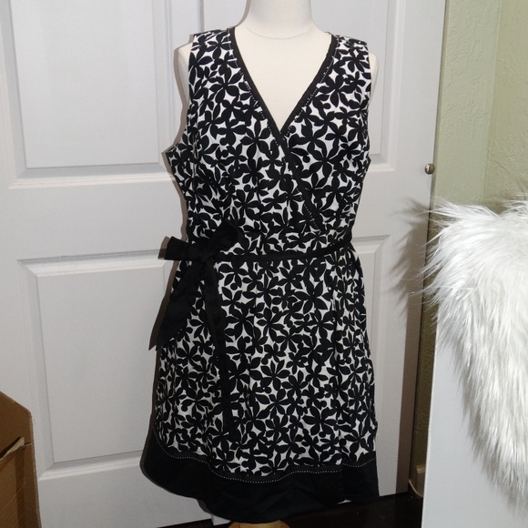 Lane Bryant Dresses & Skirts - LANE BRYANT Flower Sleeveless Dress Plus 24